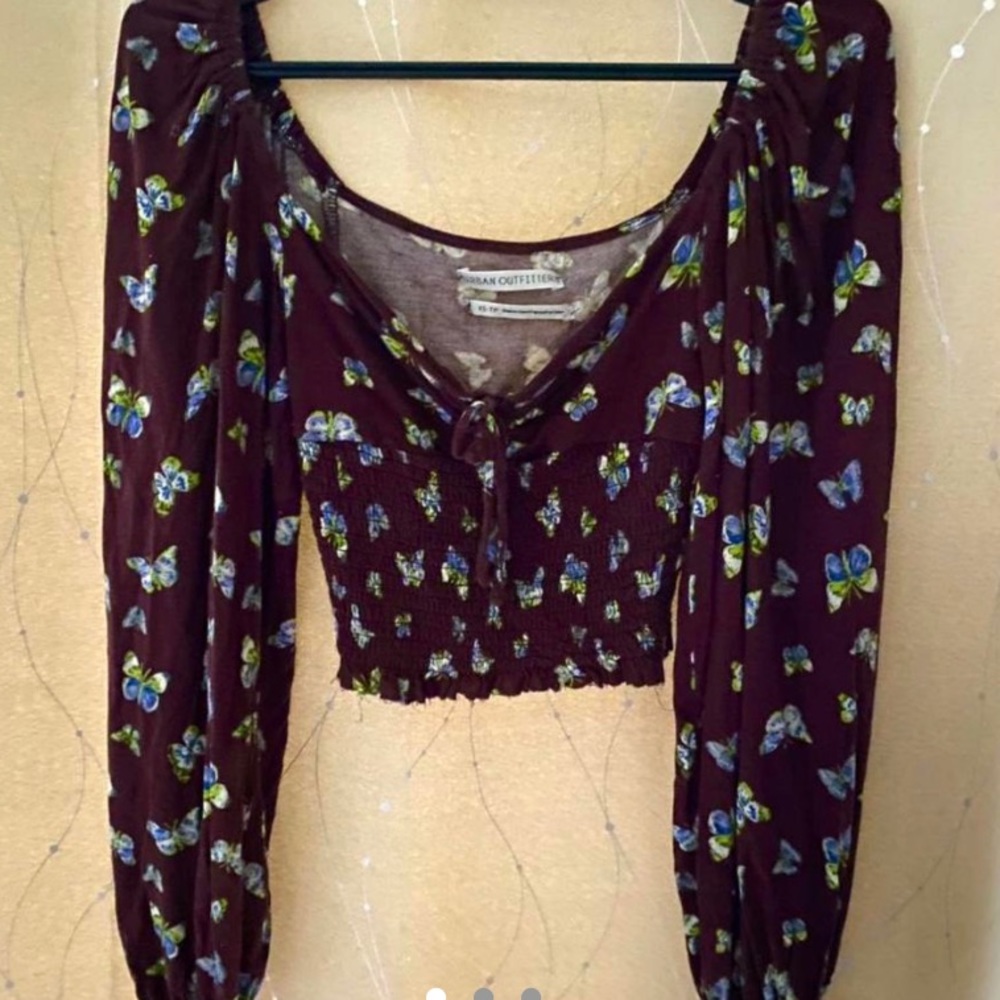 Brown crop top butterfly long sleeve from urban outfitters! In perfect condition